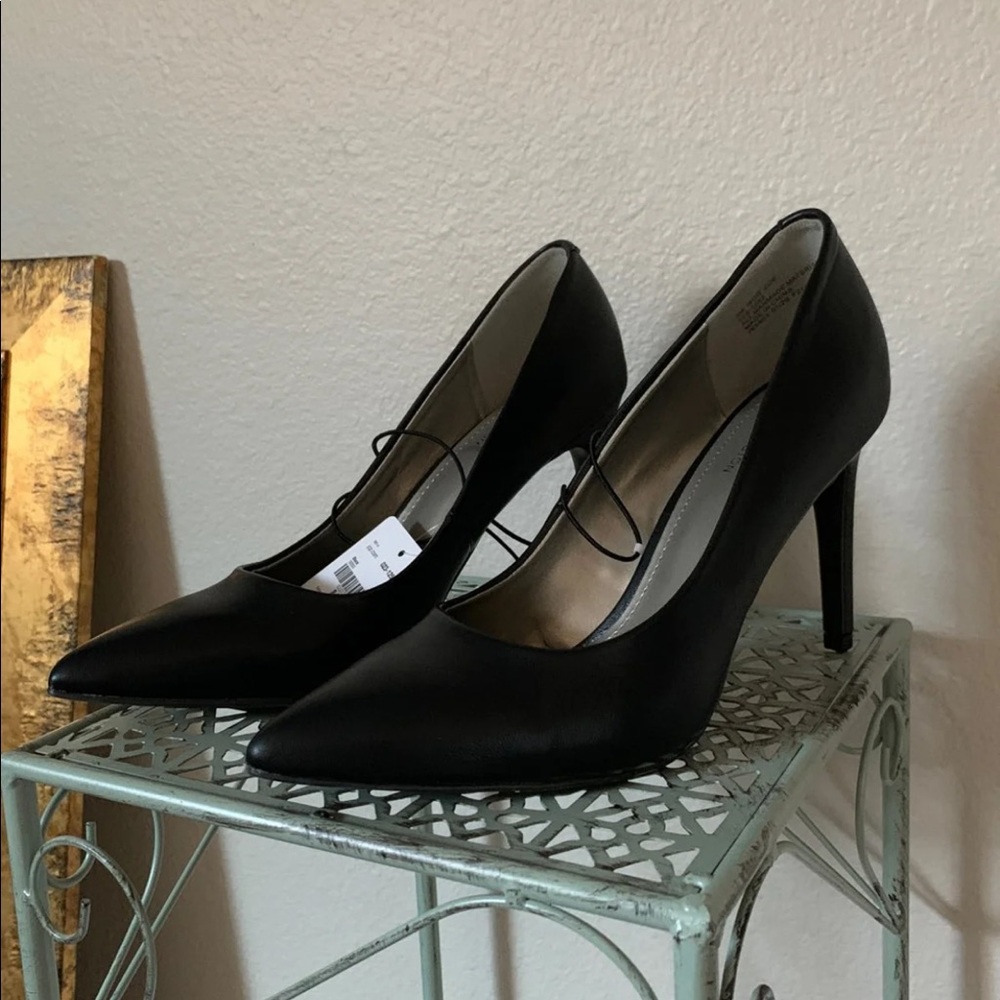 SOLD Basic Black Pump